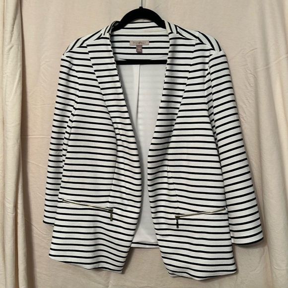 Roz & Ali Jackets & Blazers - Black and white stripped jacket